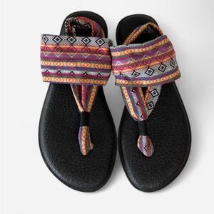 Sanuk Women's Yoga Sling 2 Sz 6 colorful patterned fabric strap and a footbed